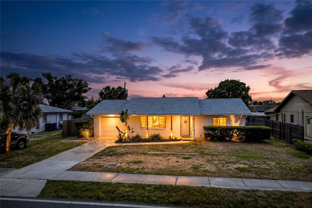 Photo of 532 Center Road, Venice, FL 34285 (MLS # N6144319)