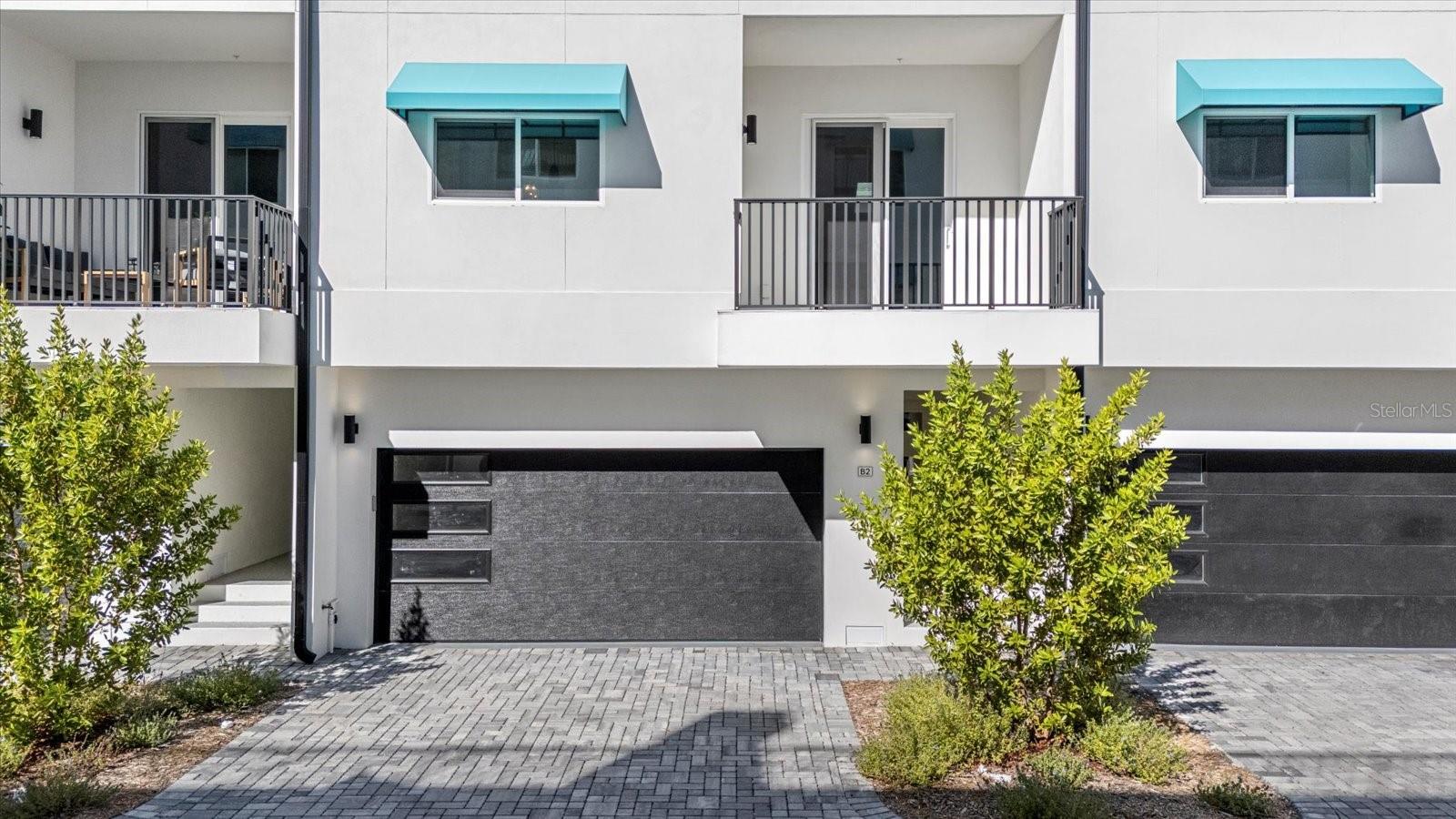 AZUL TWNHMS CONDO - Residential