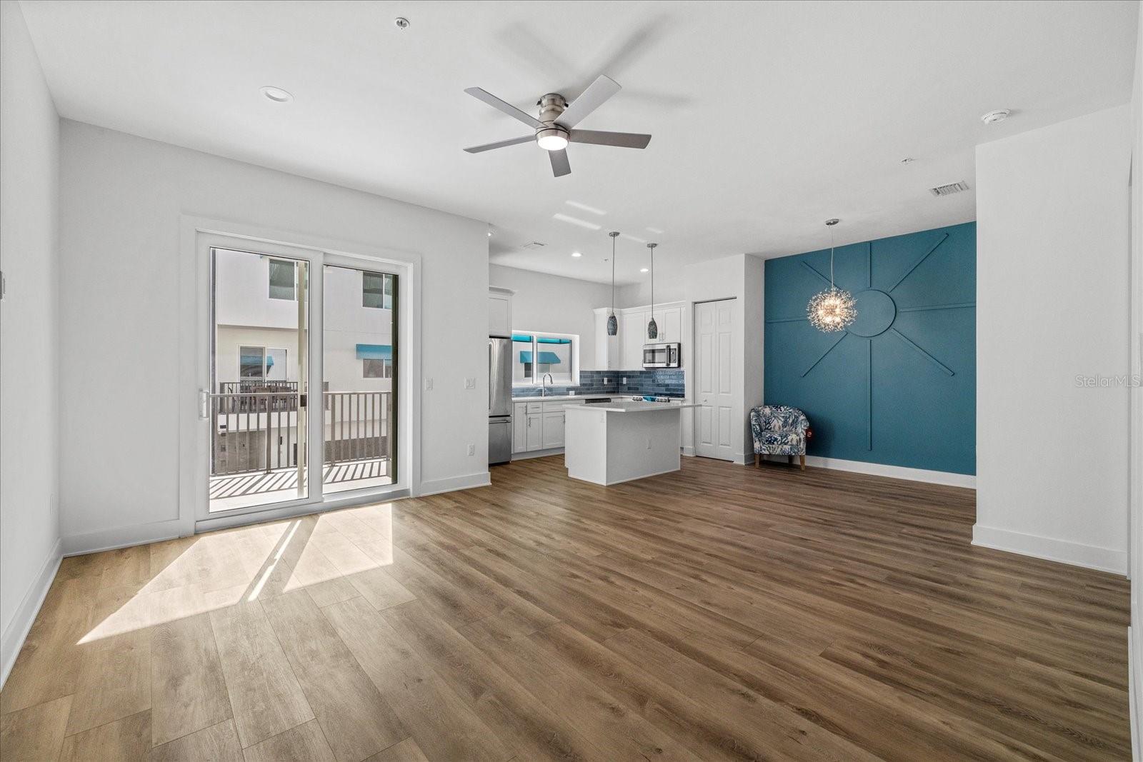 AZUL TWNHMS CONDO - Residential