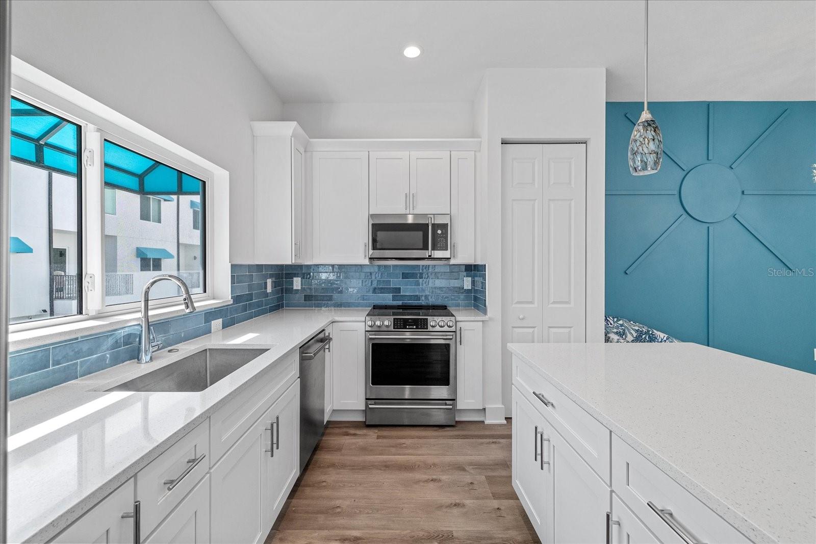 AZUL TWNHMS CONDO - Residential