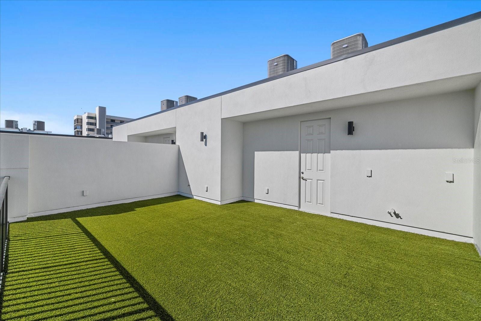 AZUL TWNHMS CONDO - Residential