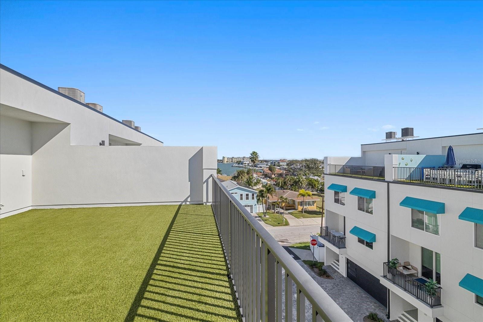 AZUL TWNHMS CONDO - Residential