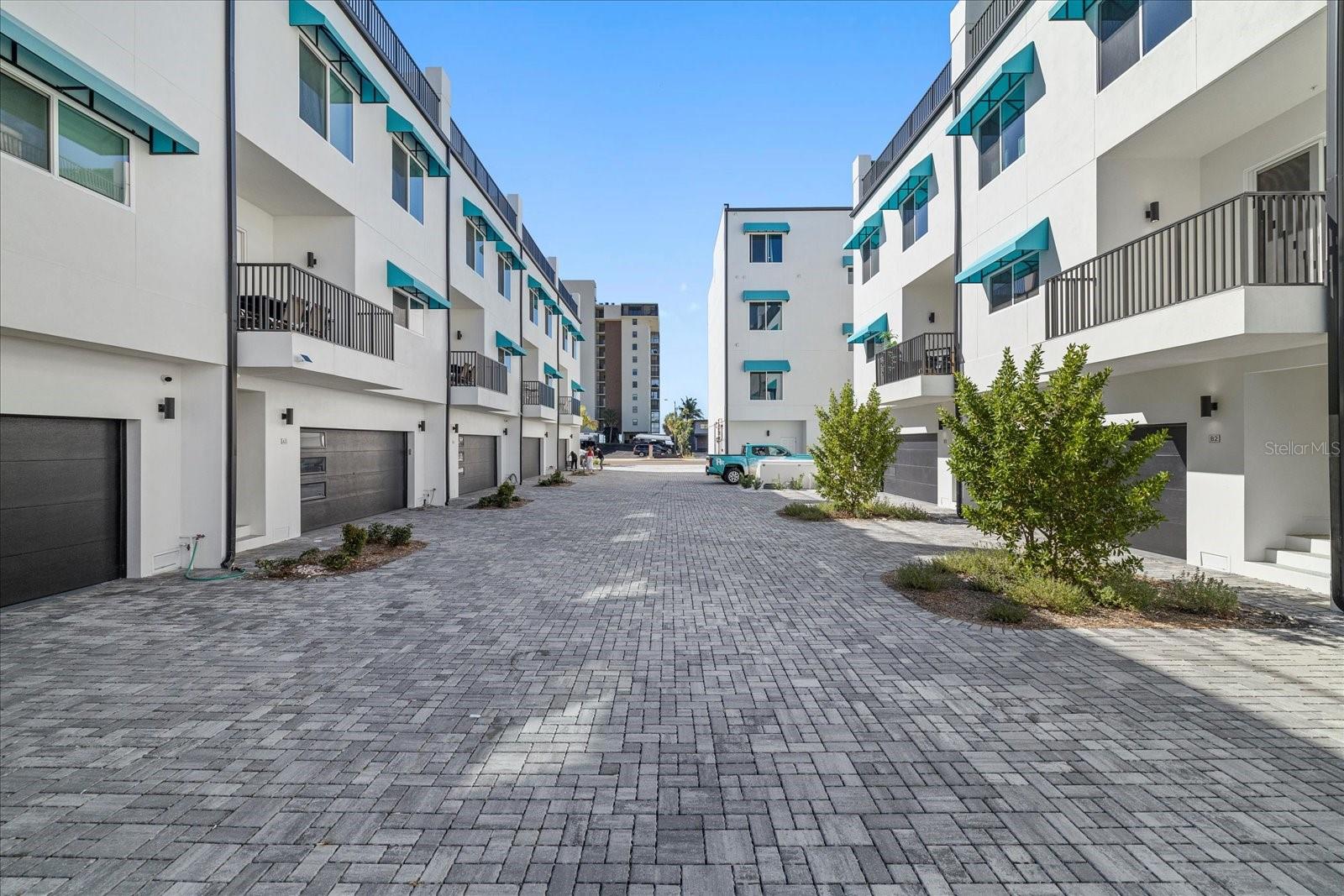 AZUL TWNHMS CONDO - Residential