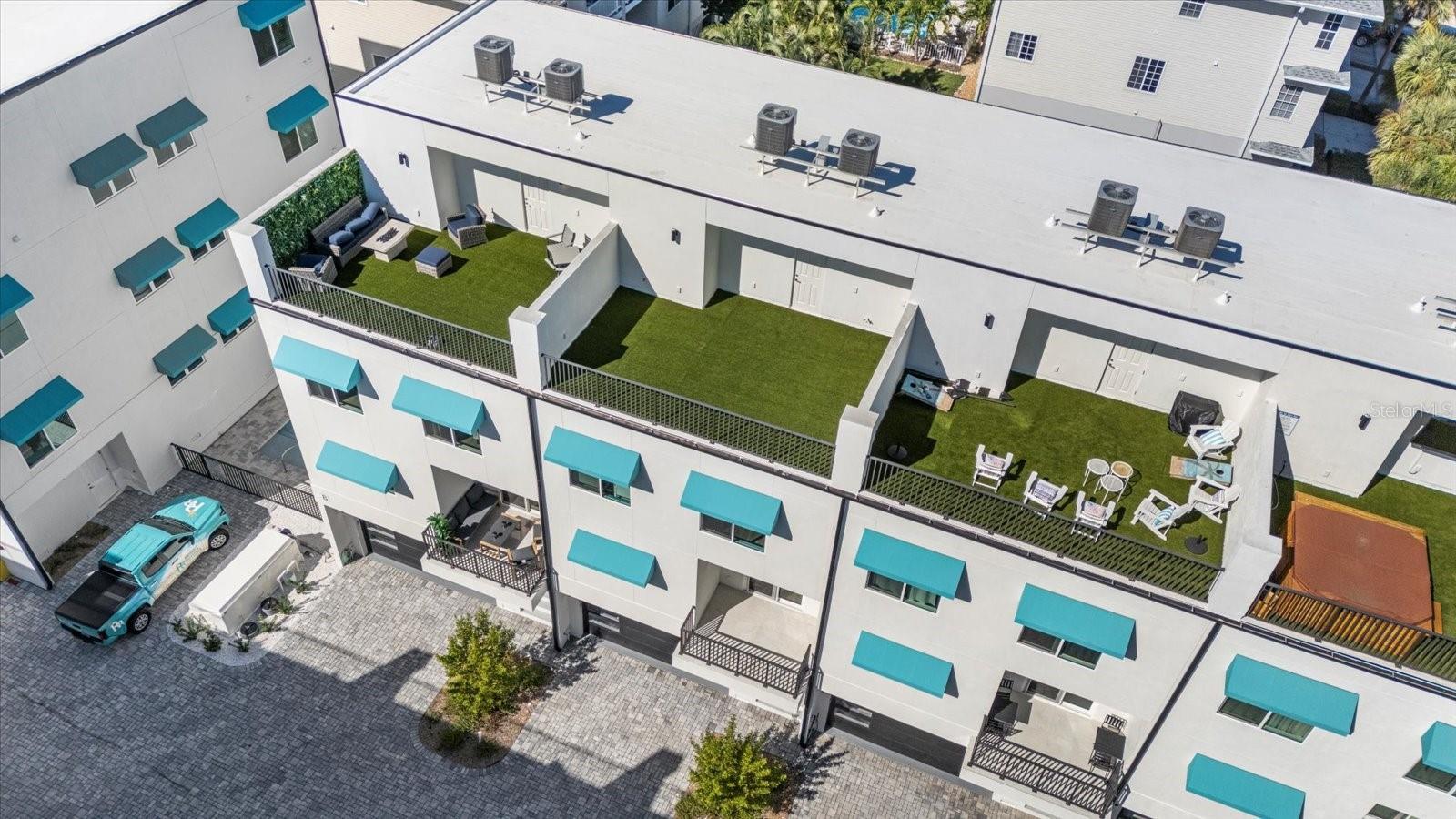 AZUL TWNHMS CONDO - Residential