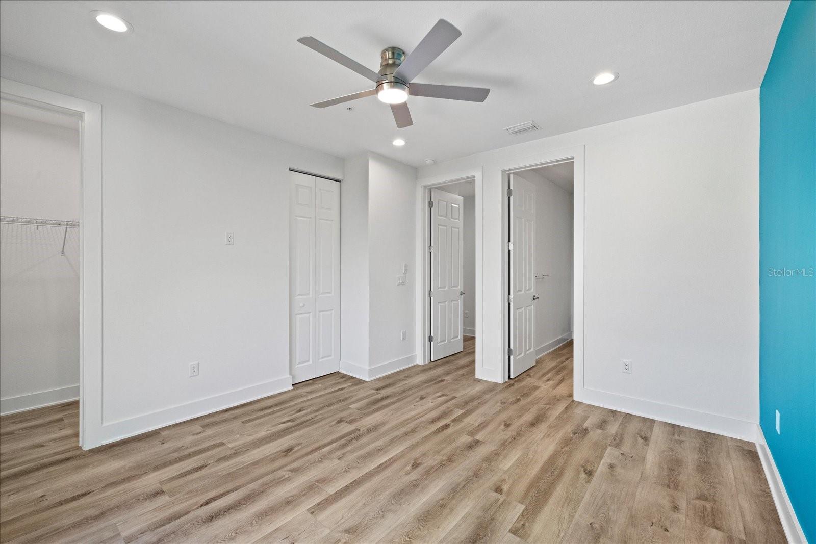 AZUL TWNHMS CONDO - Residential