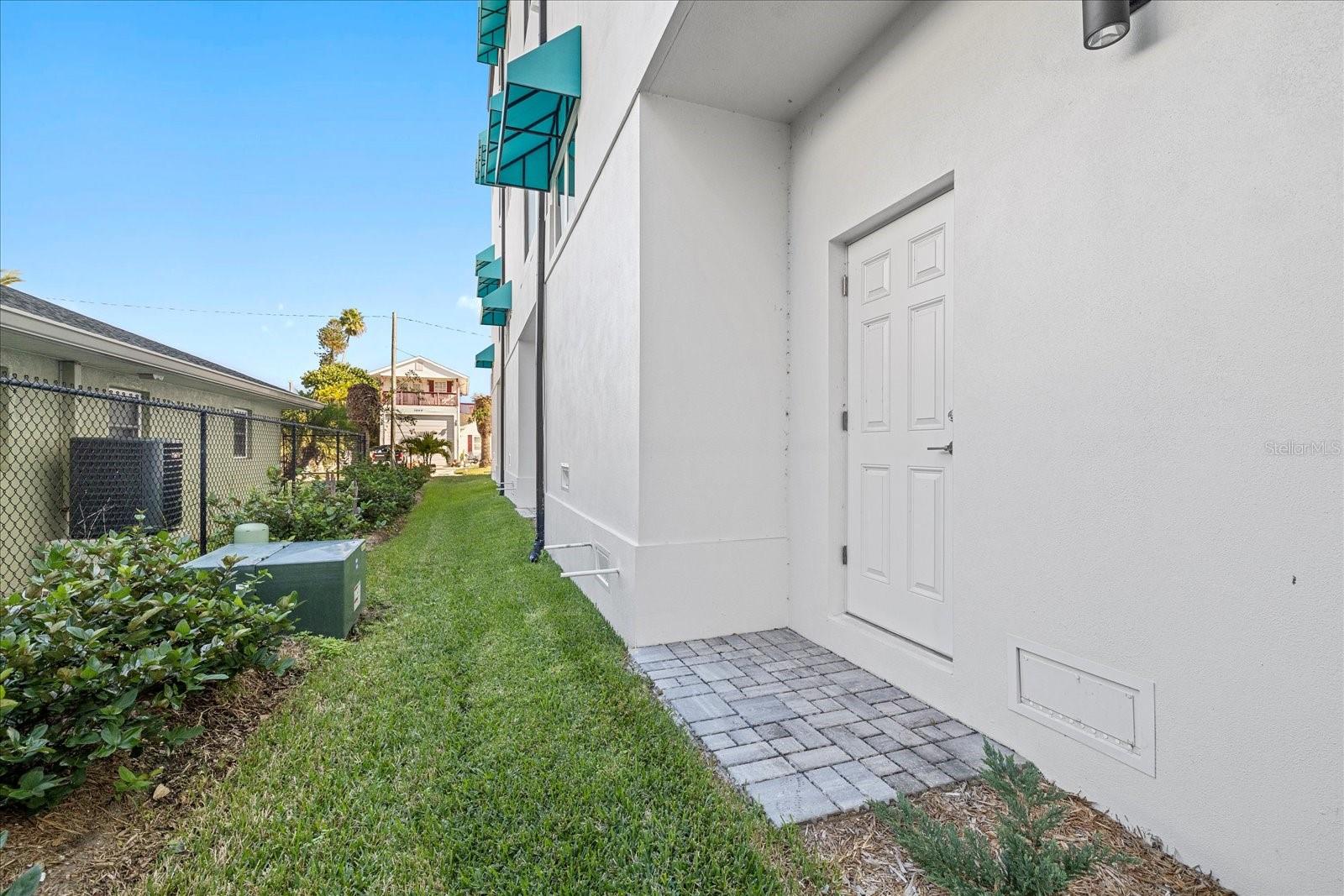 AZUL TWNHMS CONDO - Residential