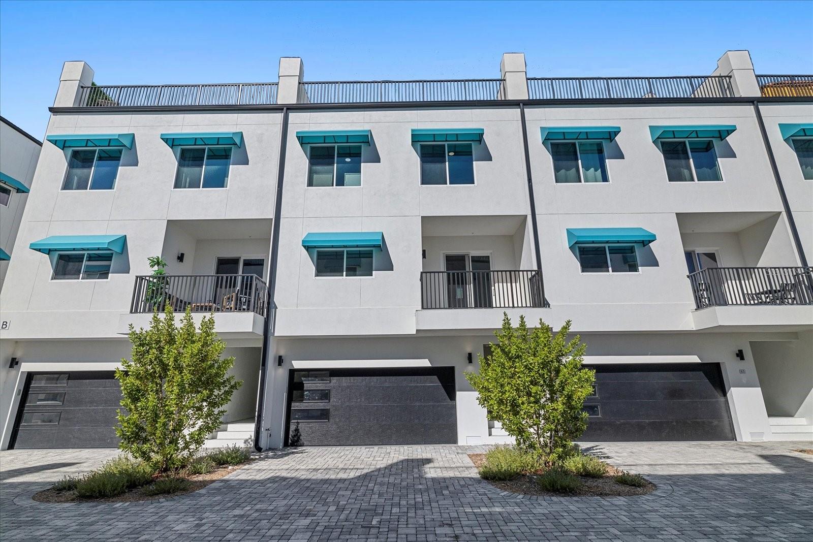 AZUL TWNHMS CONDO - Residential