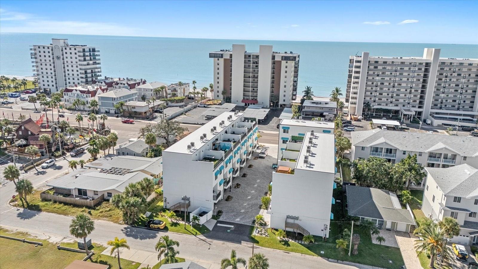 AZUL TWNHMS CONDO - Residential