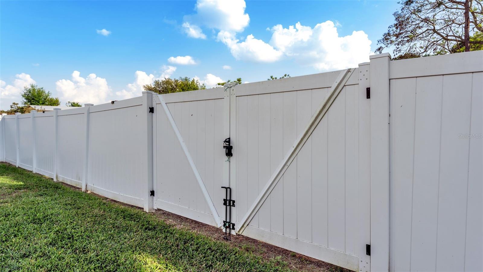 LAKE ARIANA ESTATES - Residential