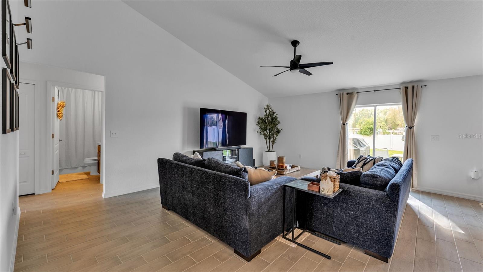 LAKE ARIANA ESTATES - Residential