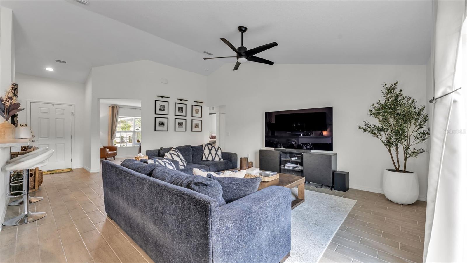 LAKE ARIANA ESTATES - Residential