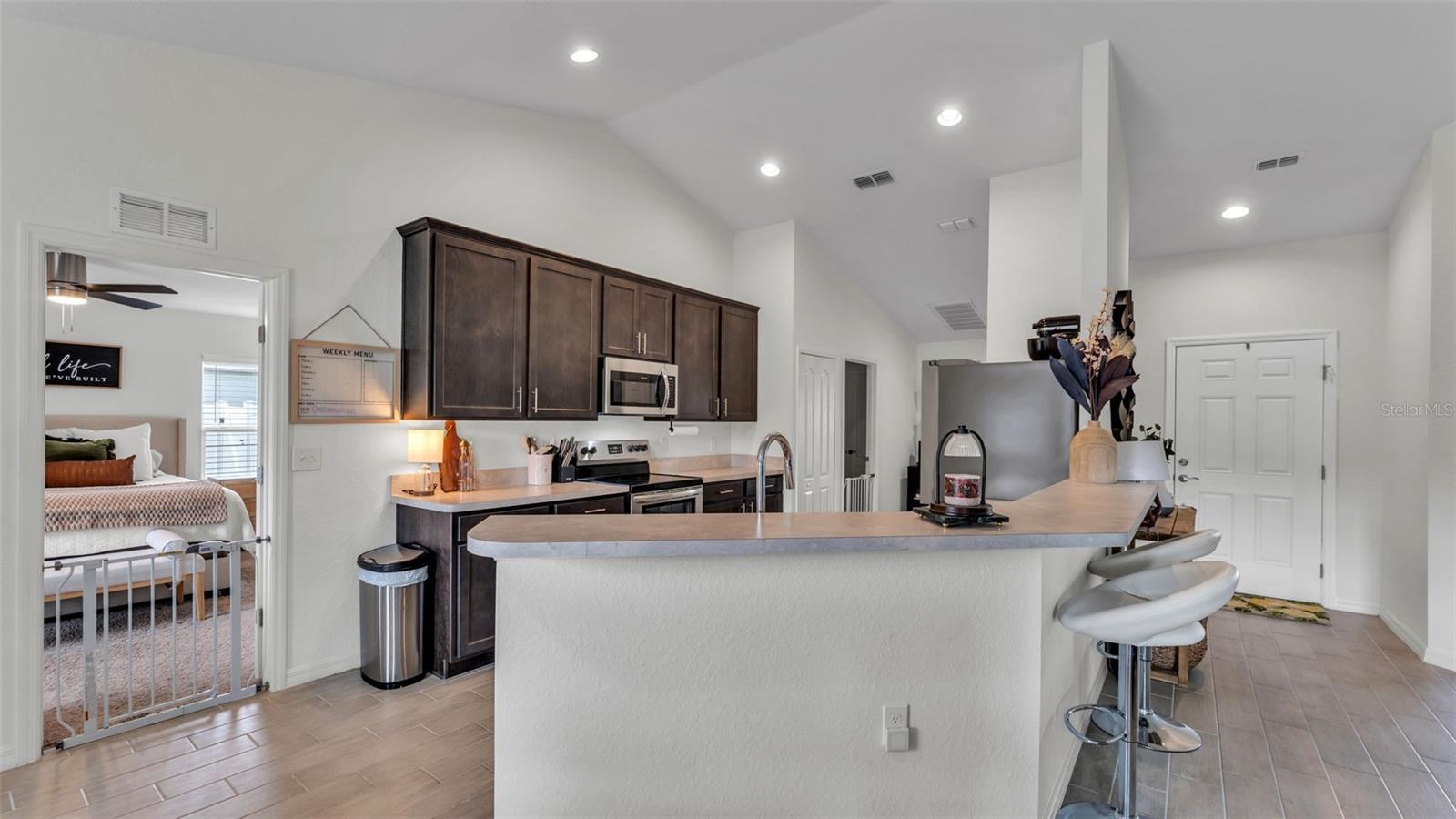 LAKE ARIANA ESTATES - Residential