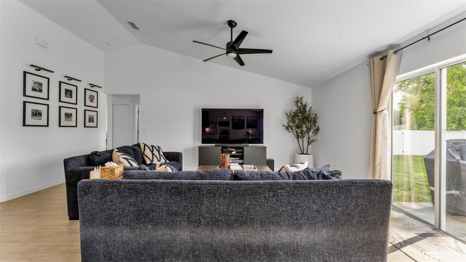 LAKE ARIANA ESTATES - Residential