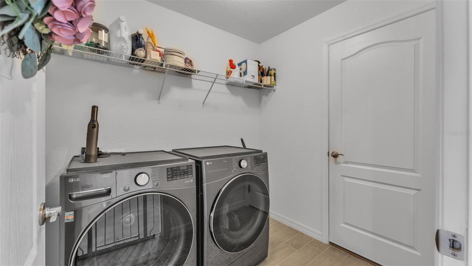 LAKE ARIANA ESTATES - Residential