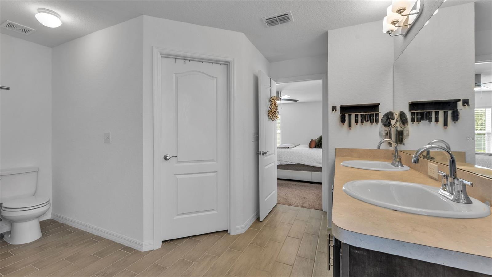 LAKE ARIANA ESTATES - Residential