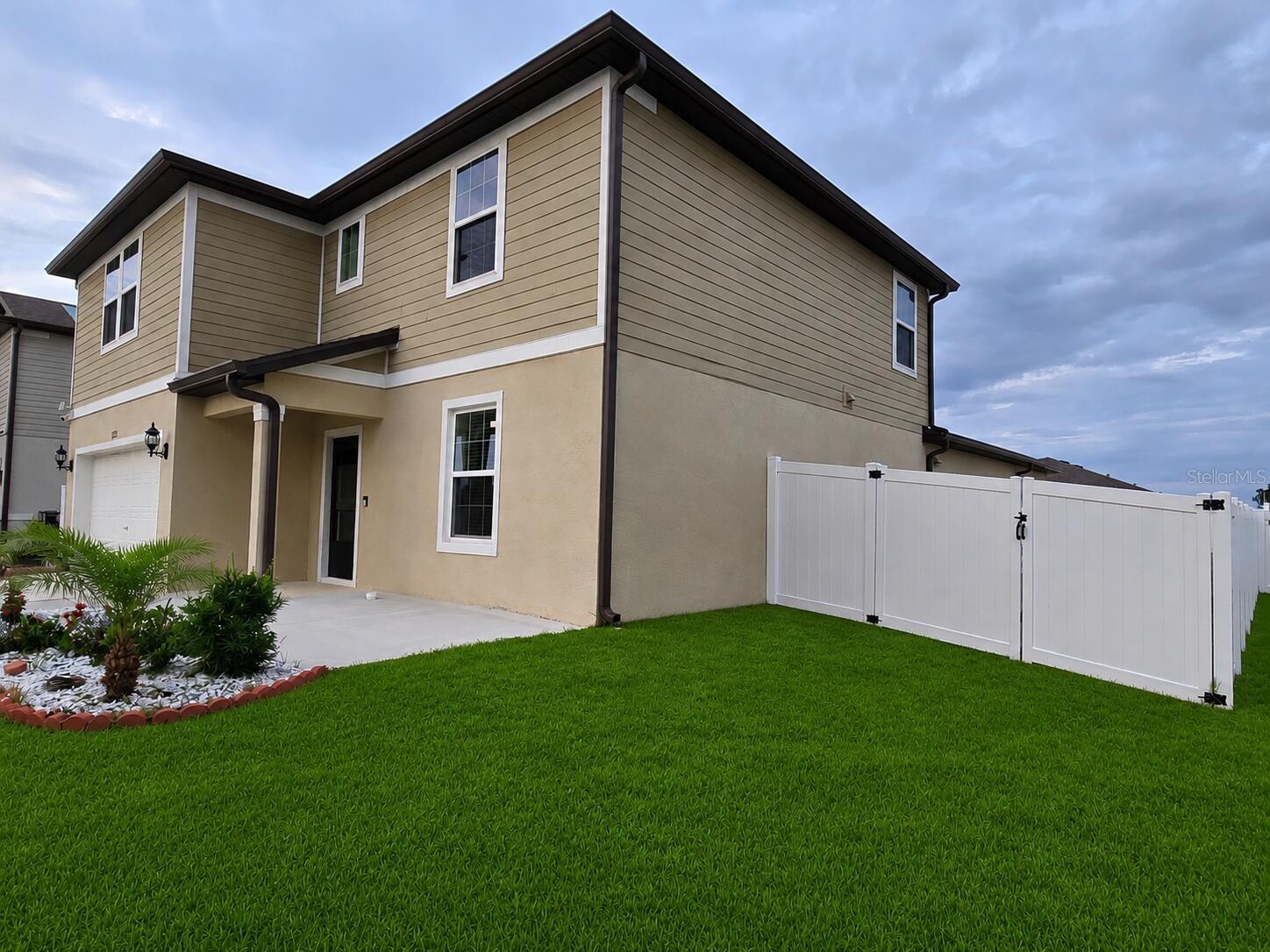 1213 MICHELANGELO LANE