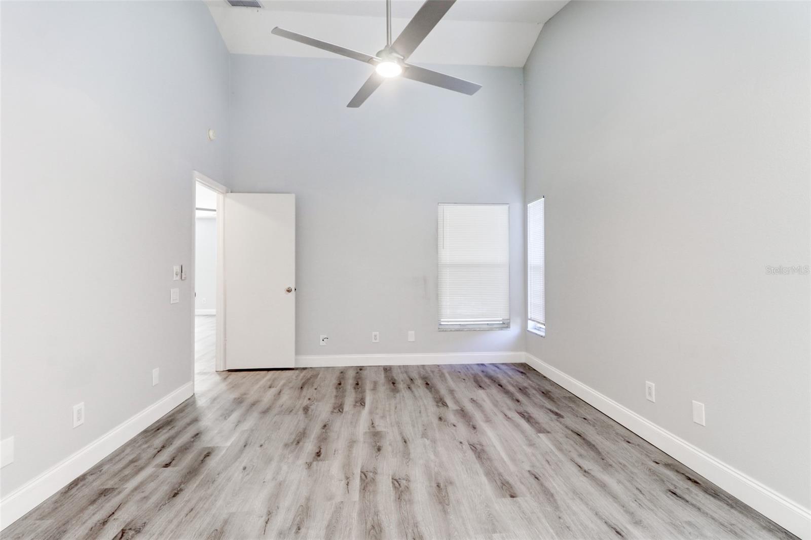 BEACON SQUARE - Residential Lease