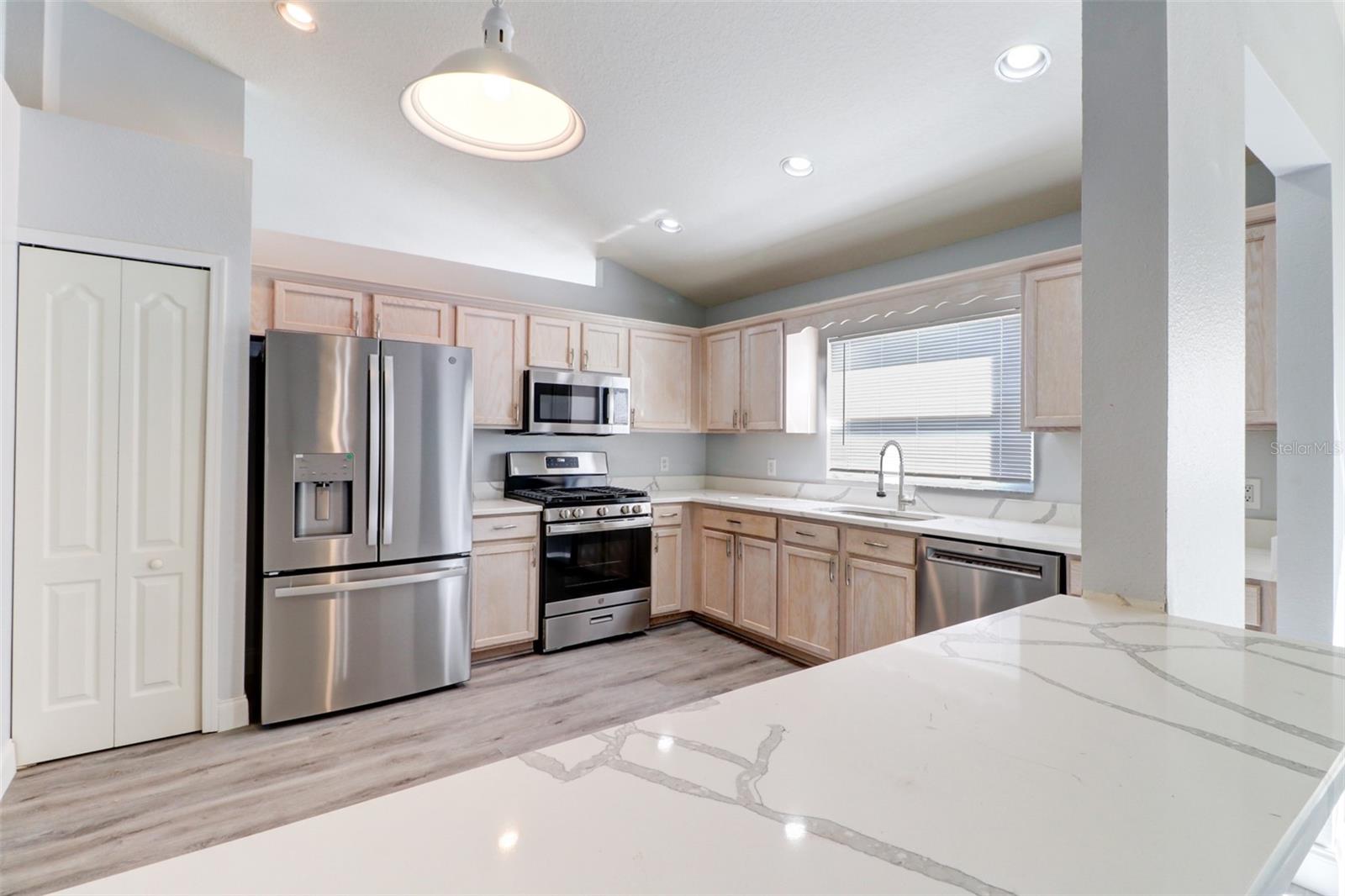 BEACON SQUARE - Residential Lease