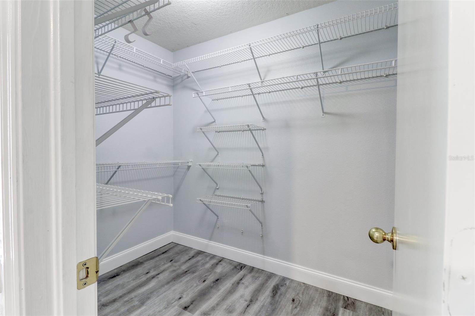 BEACON SQUARE - Residential Lease