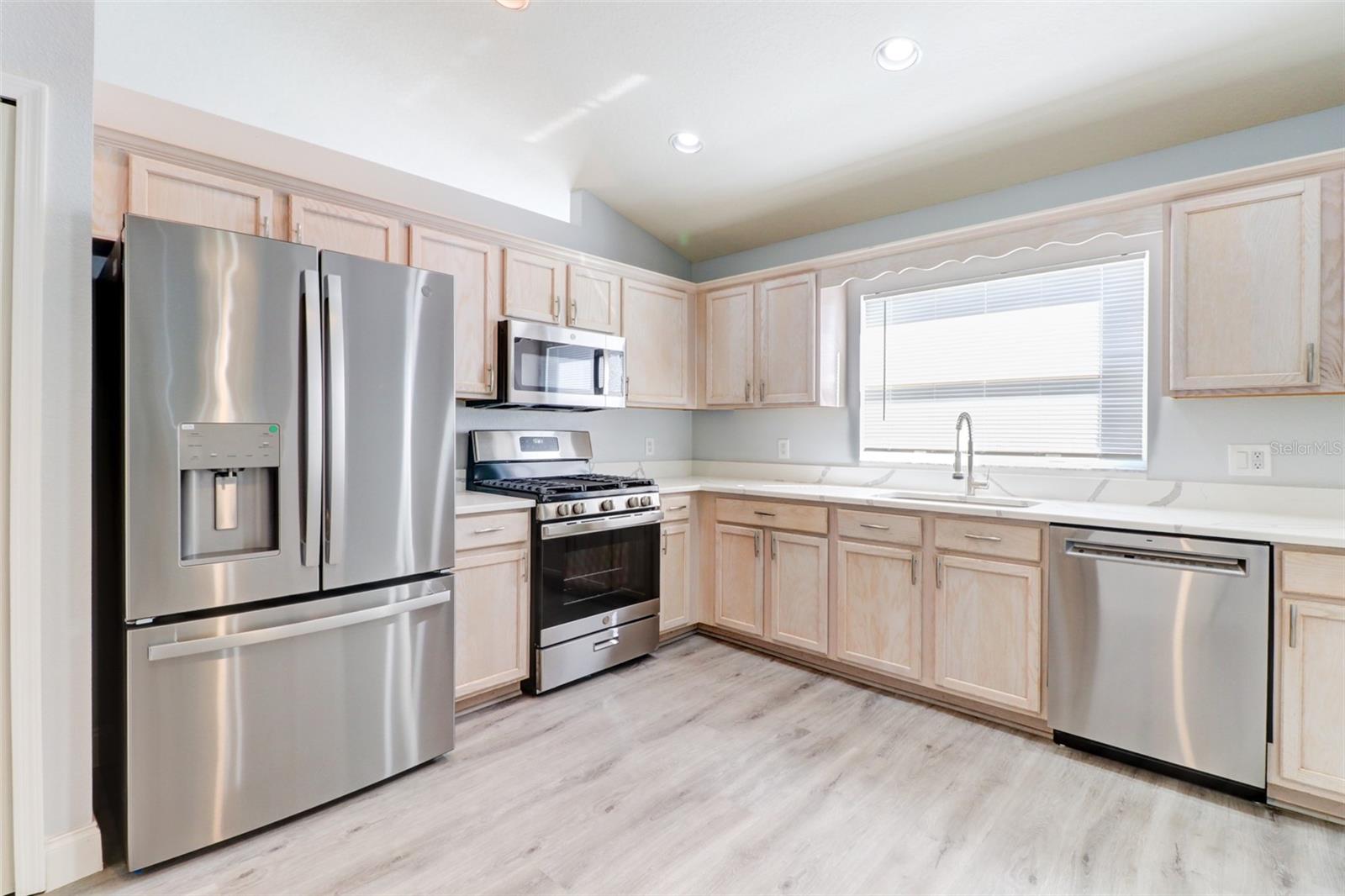 BEACON SQUARE - Residential Lease