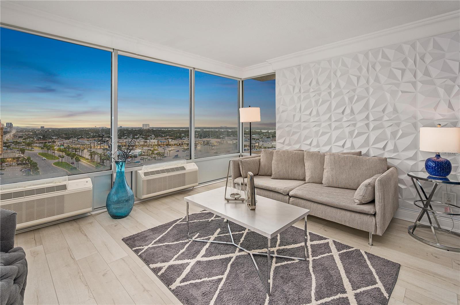 DAYTONA BEACH RESORT & CONF CENTER - Residential