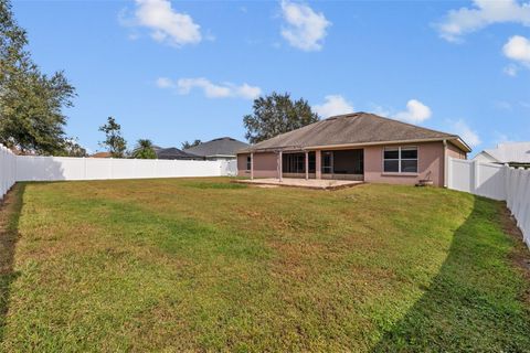 A home in AUBURNDALE