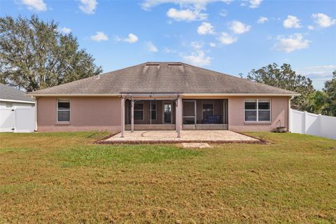 A home in AUBURNDALE