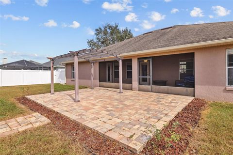 A home in AUBURNDALE