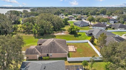 A home in AUBURNDALE