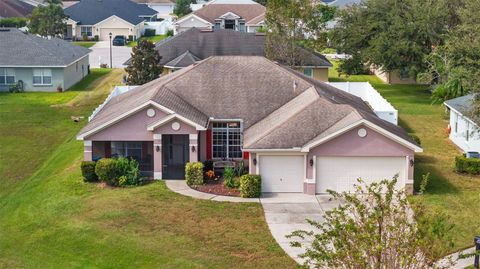 A home in AUBURNDALE