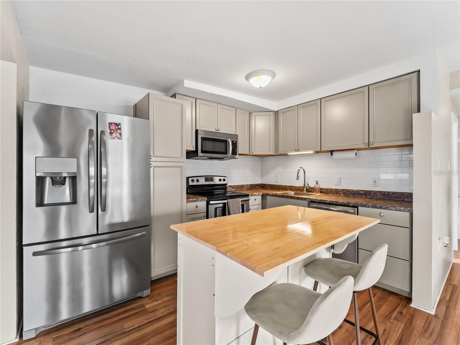 SOUTH VENICE - Residential