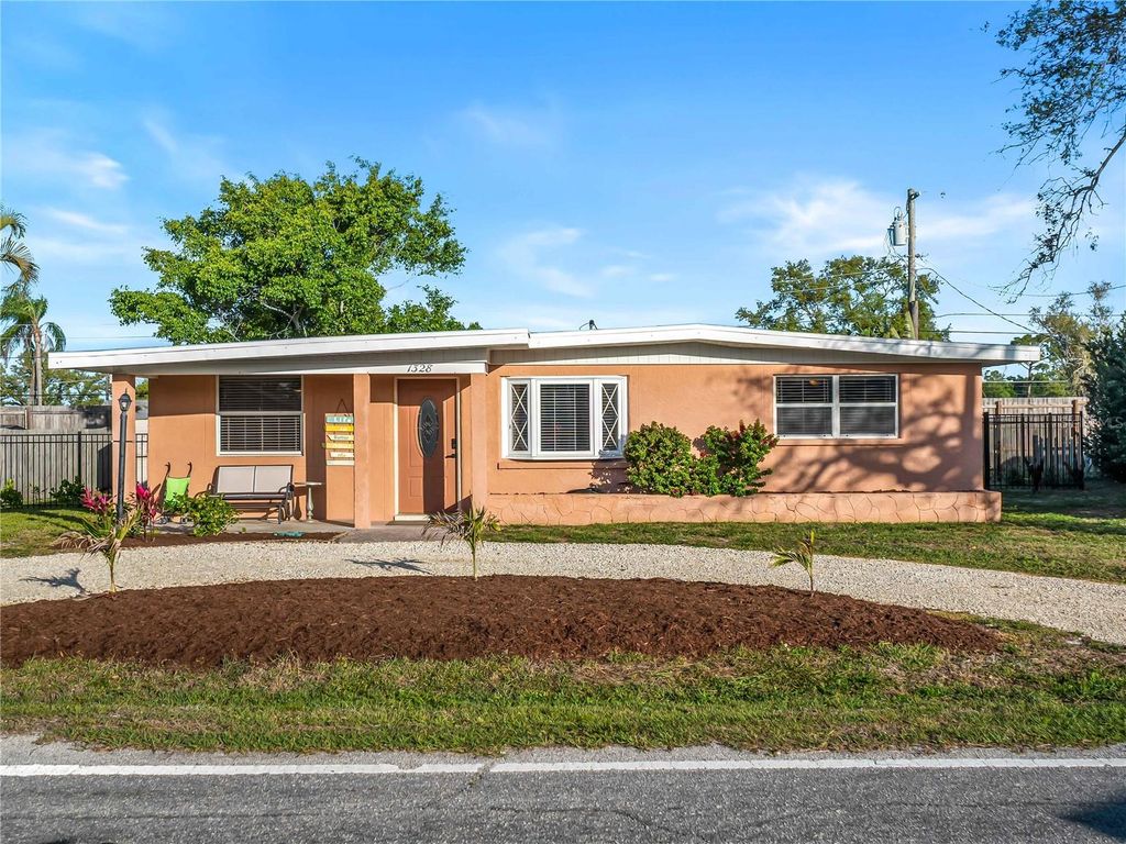 Photo of 1328 Jamaica Road, Venice, FL 34293 (MLS # N6143892)