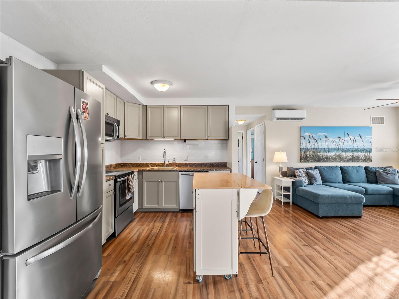 SOUTH VENICE - Residential