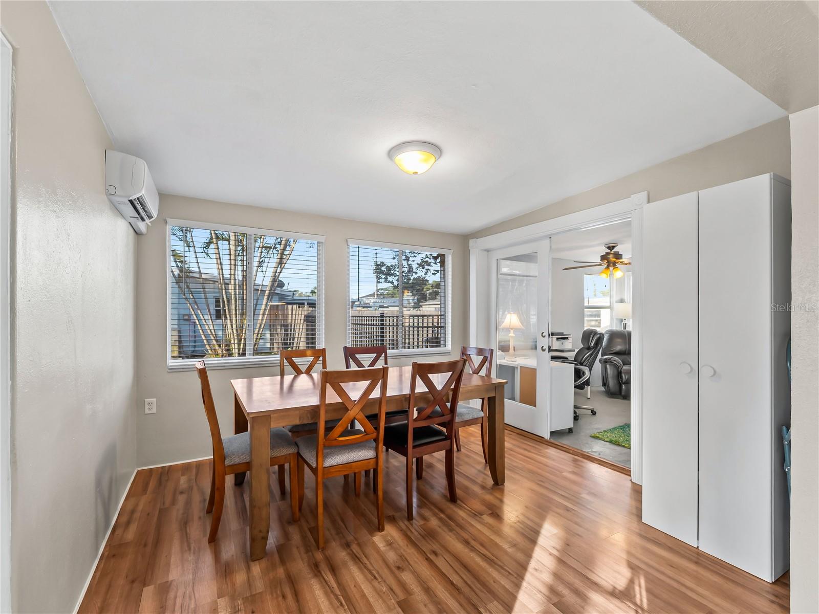 SOUTH VENICE - Residential