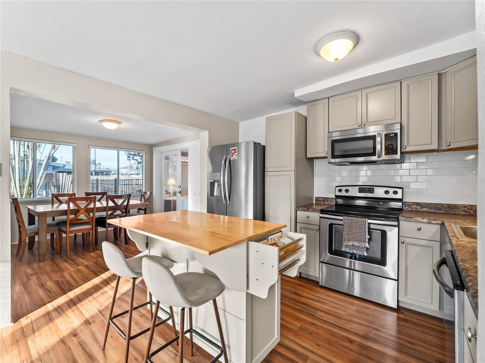 SOUTH VENICE - Residential