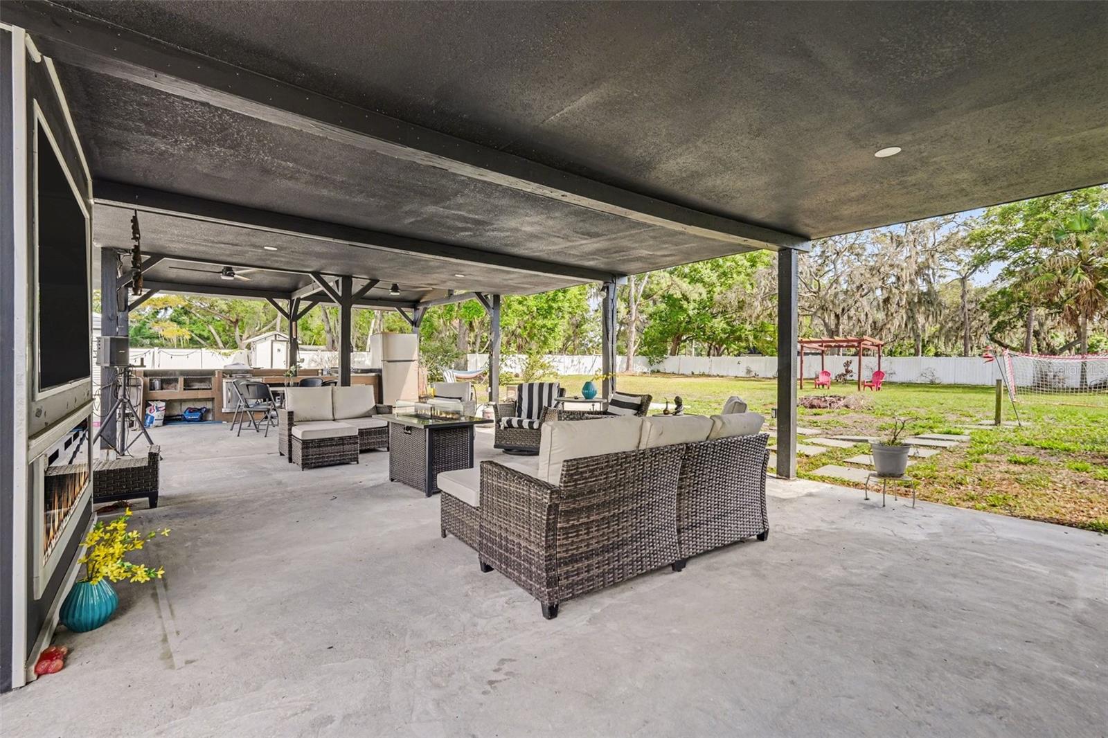 GALLERY GARDENS - Residential