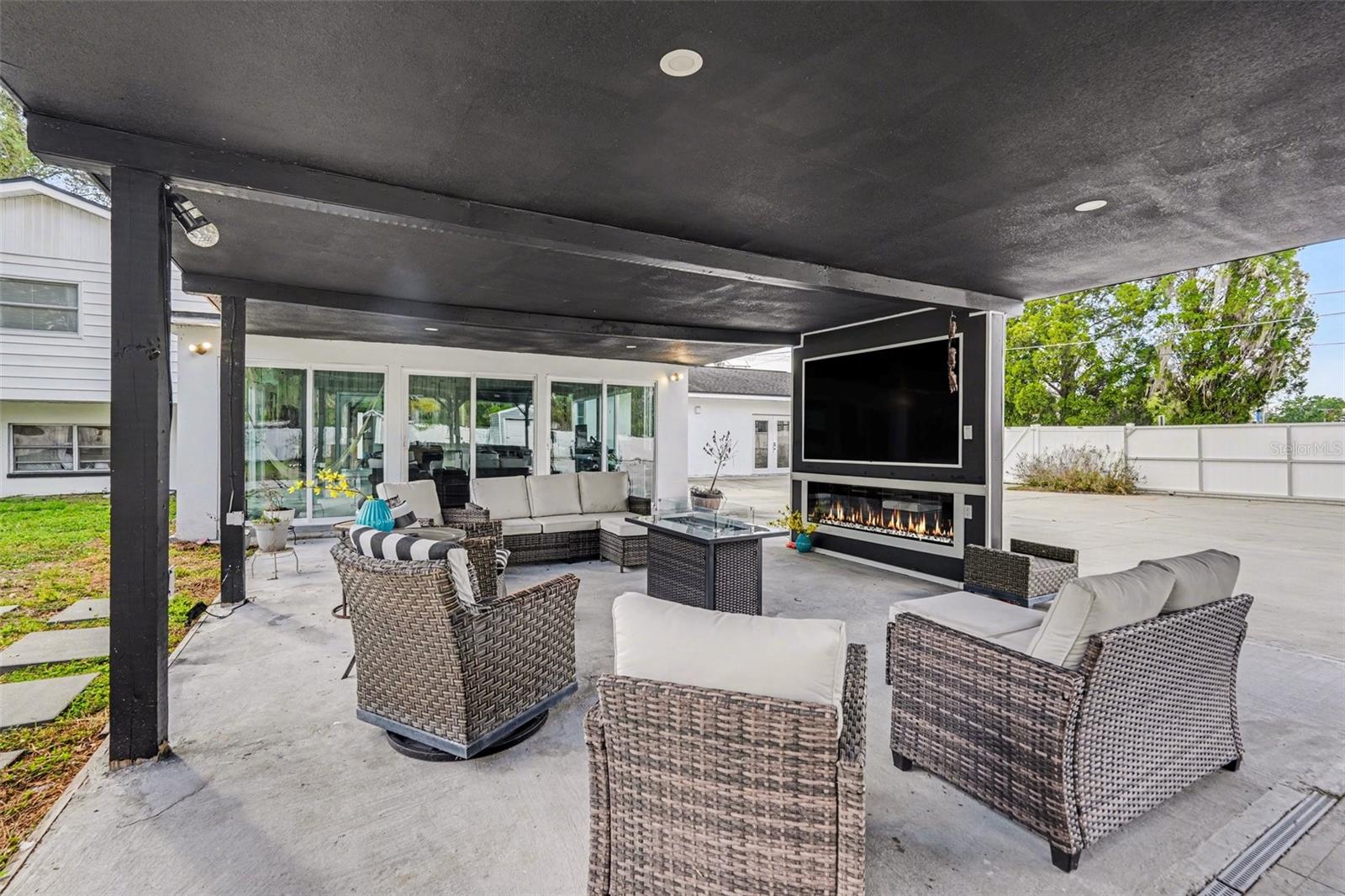 GALLERY GARDENS - Residential