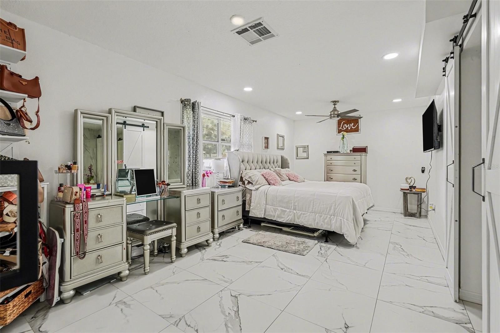 GALLERY GARDENS - Residential