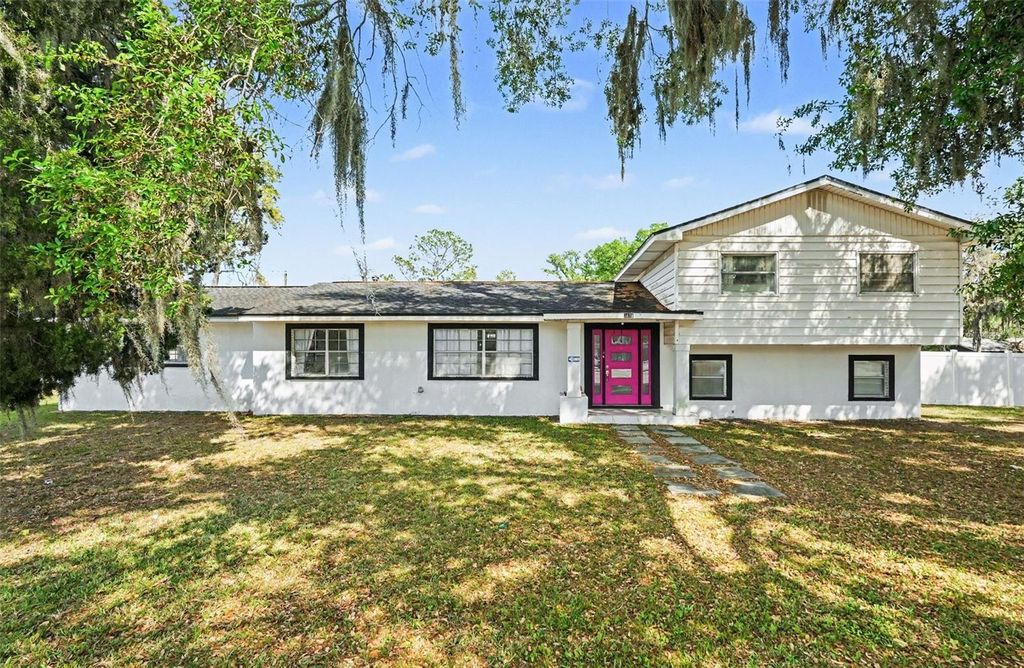 Photo of 3101 S Kings Avenue, Brandon, FL 33511 (MLS # TB8495146)