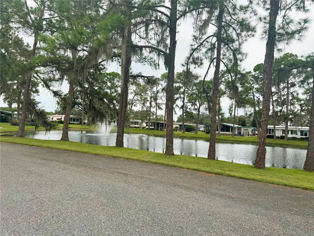 Photo of 105 Temple Cove W, Leesburg, FL 34748 (MLS # R4909989)