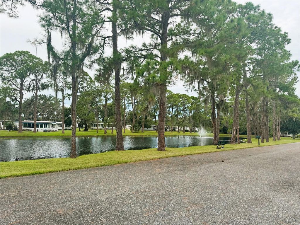 Photo of 105 Temple Cove W, Leesburg, FL 34748 (MLS # R4909989)