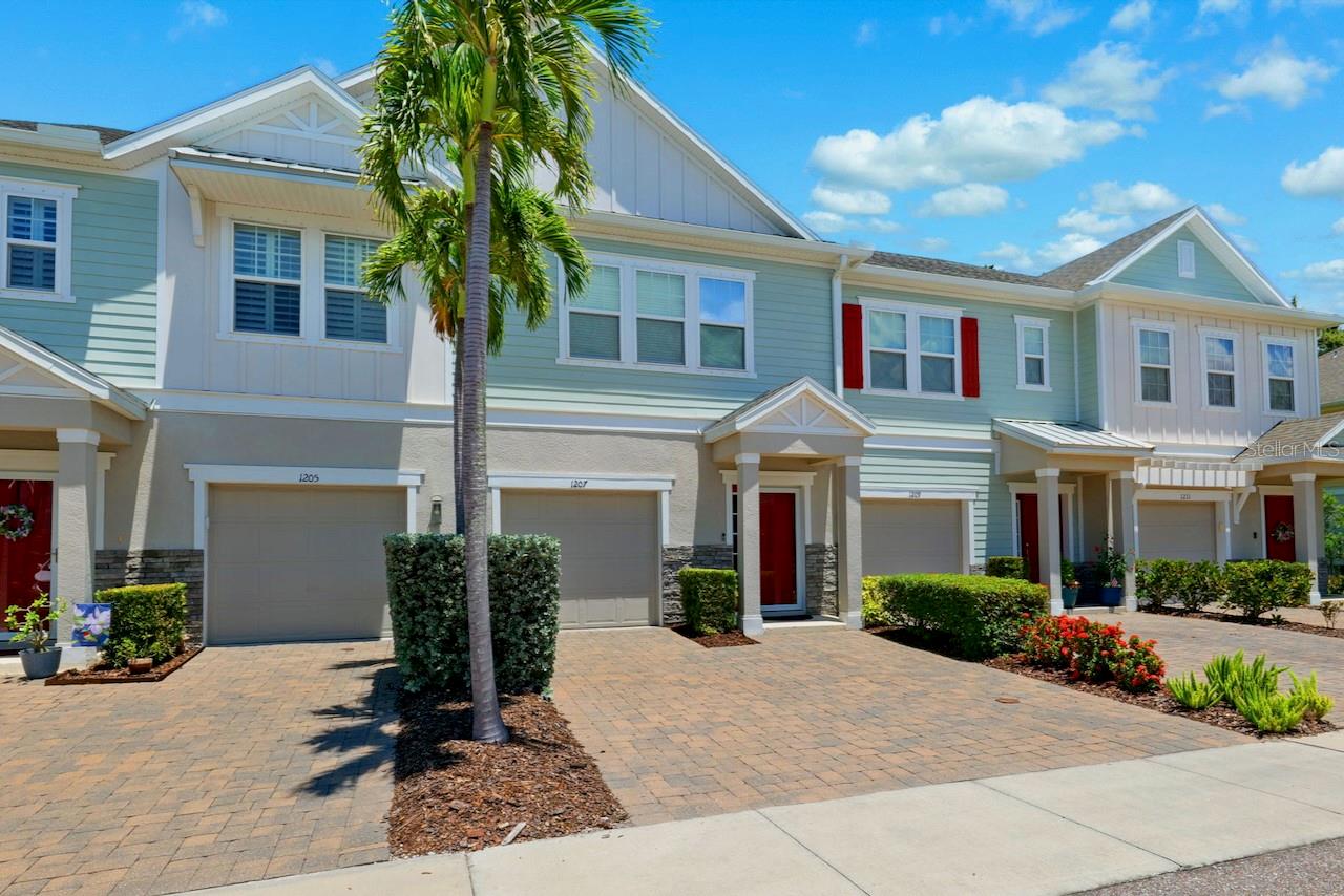 1207 SUNSET LANE