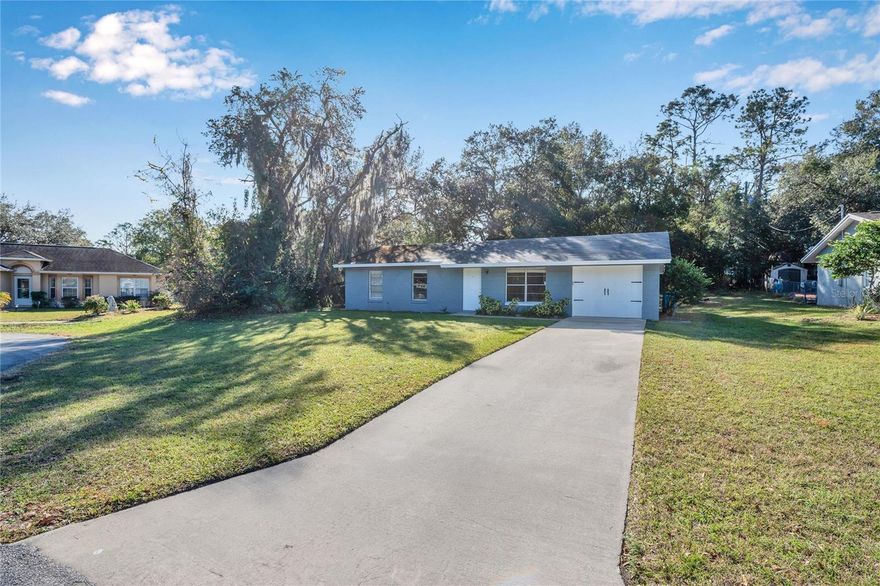 Welcome to 3211 Overdale Street in Deltona, a charming 3-bedroom, 1.5-bath home with a 1-car garage, offered at $250,000. Inside, this freshly painted home features a thoughtfully laid-out floor plan with tile flooring throughout, offering durability, easy maintenance, and a clean, cohesive look. The functional kitchen offers ample cabinet space and an efficient layout, making it well-suited for everyday cooking and dining. The living room provides a comfortable gathering space, while the bedrooms are well-sized and versatile. The living spaces flow comfortably, creating a welcoming atmosphere for daily living. Situated on a quiet cul-de-sac, this home offers added privacy and minimal through traffic. Step outside to enjoy a spacious backyard with plenty of room for outdoor entertaining and future customization. Conveniently located in an established Deltona neighborhood near shopping, dining, schools, and major roadways, this home delivers comfort, convenience, and value. Whether you're a first-time homebuyer, downsizing, or looking for a solid investment, this Deltona home presents a great opportunity to own in an established neighborhood.
Square footage received from tax rolls. All information recorded in the MLS intended to be accurate but cannot be guaranteed.