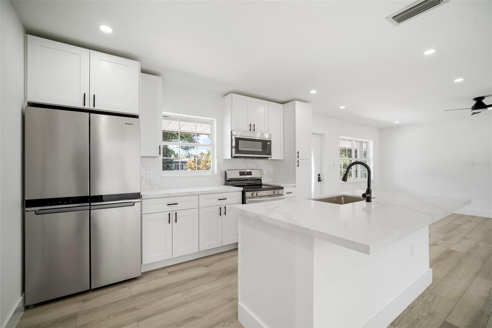 405 W SHADE DRIVE