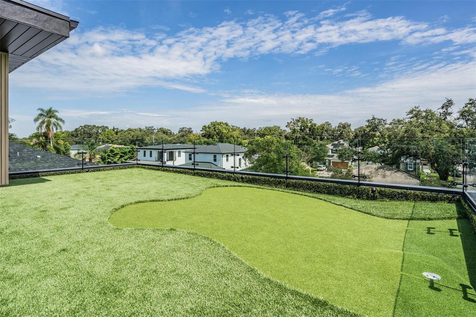 SUBURB ROYAL - Residential