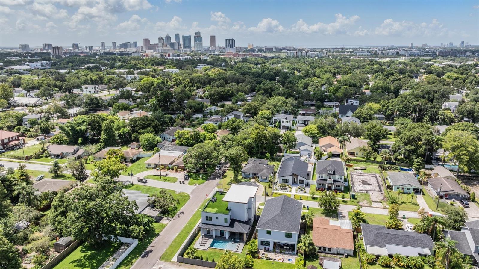 SUBURB ROYAL - Residential