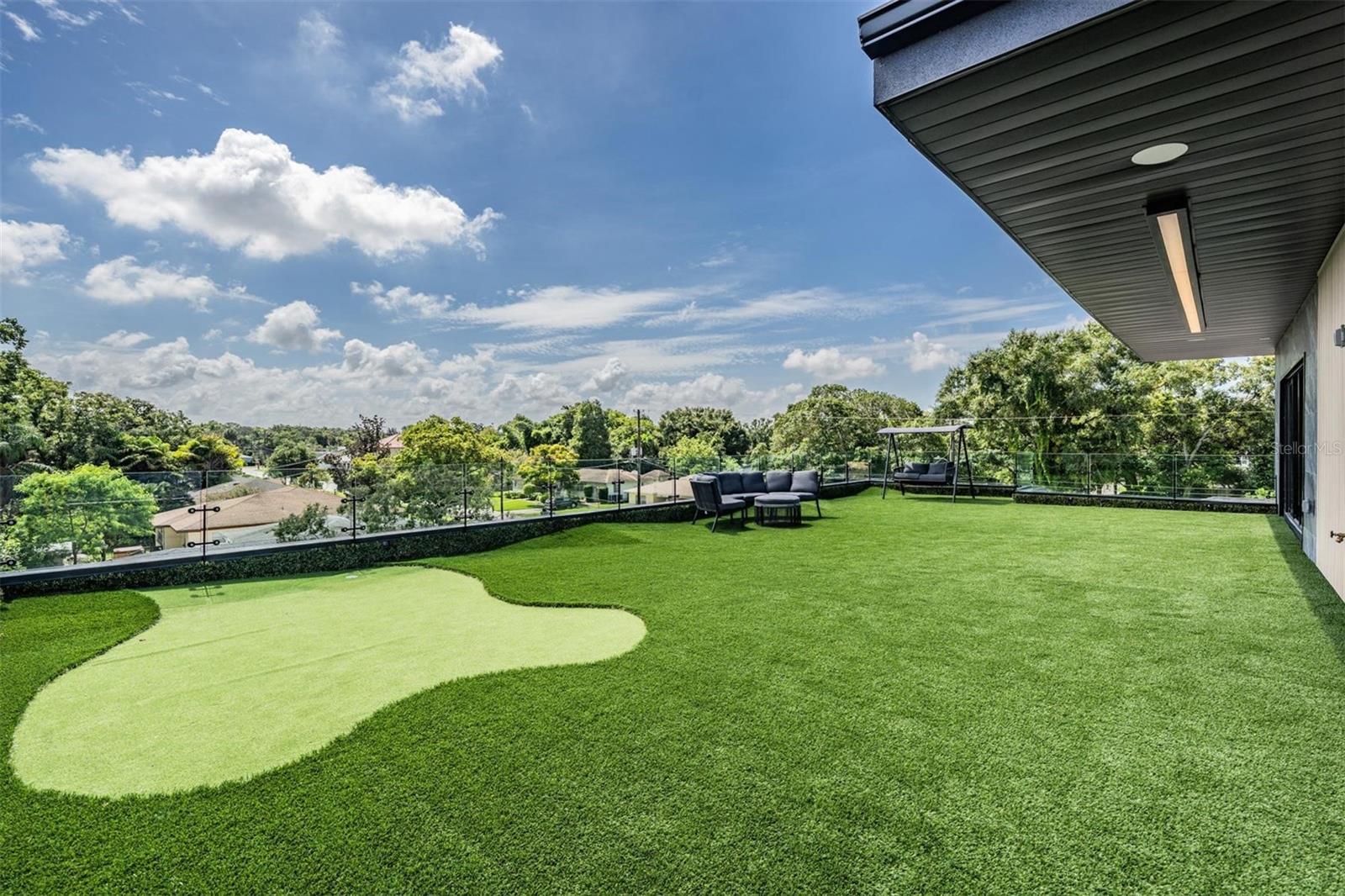 SUBURB ROYAL - Residential