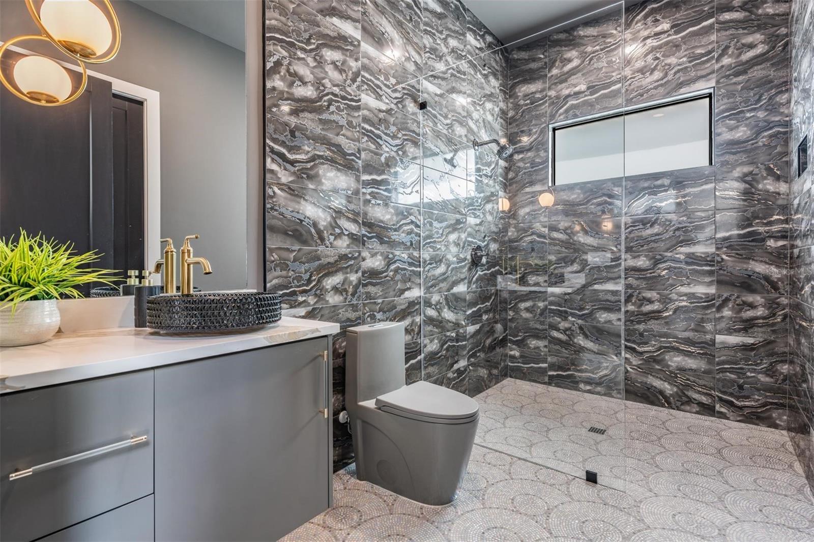 SUBURB ROYAL - Residential