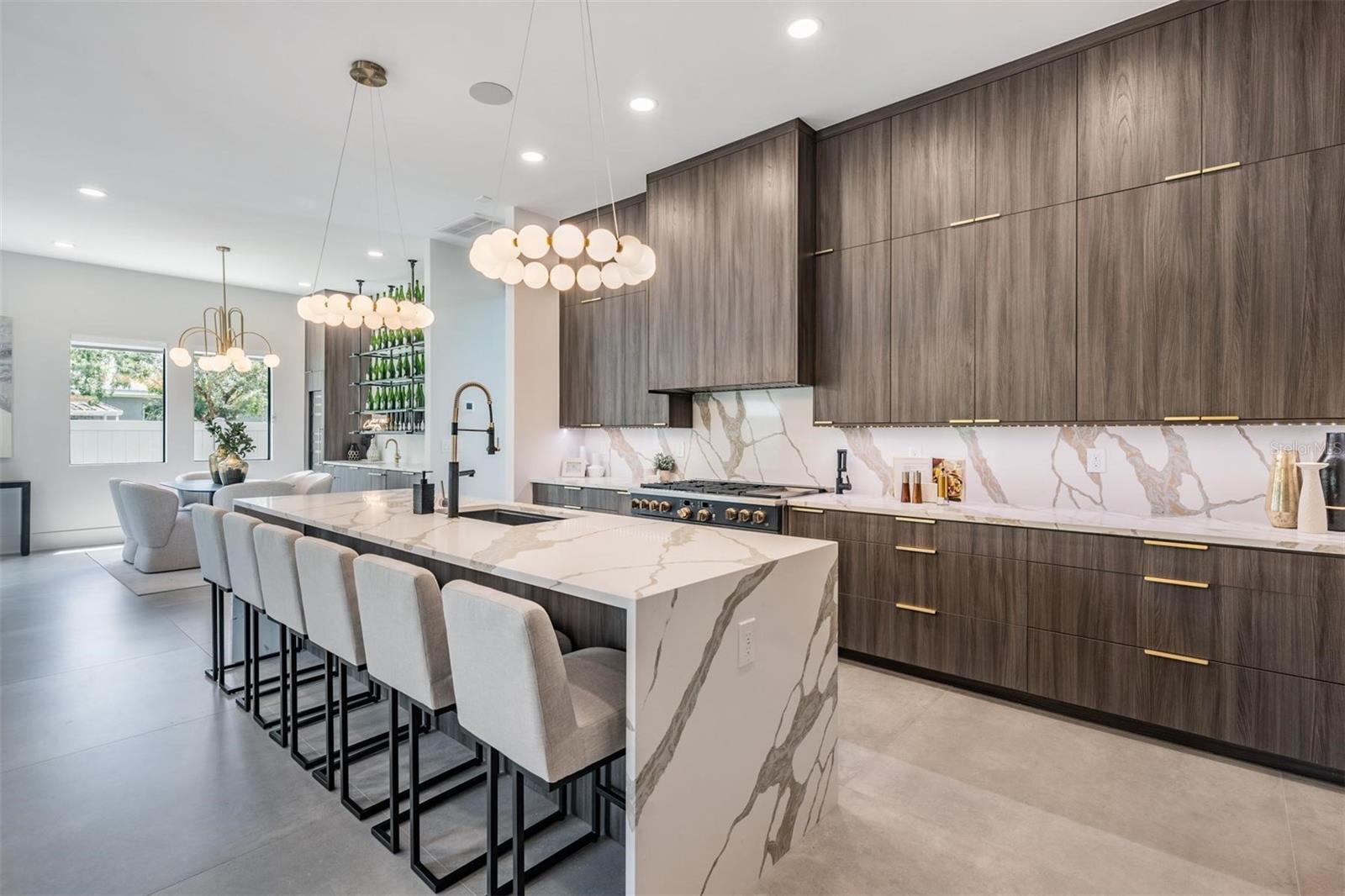 SUBURB ROYAL - Residential