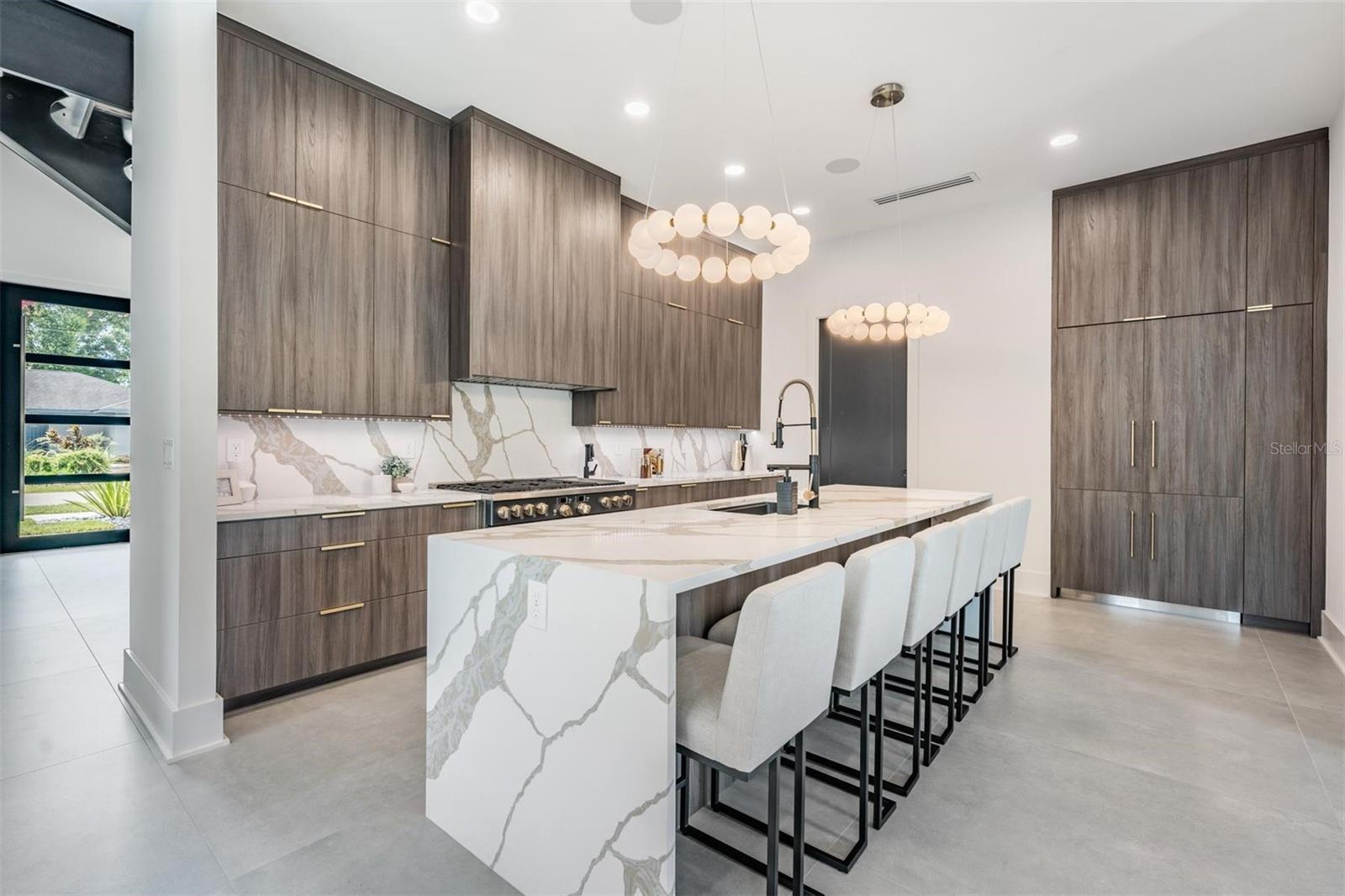 SUBURB ROYAL - Residential